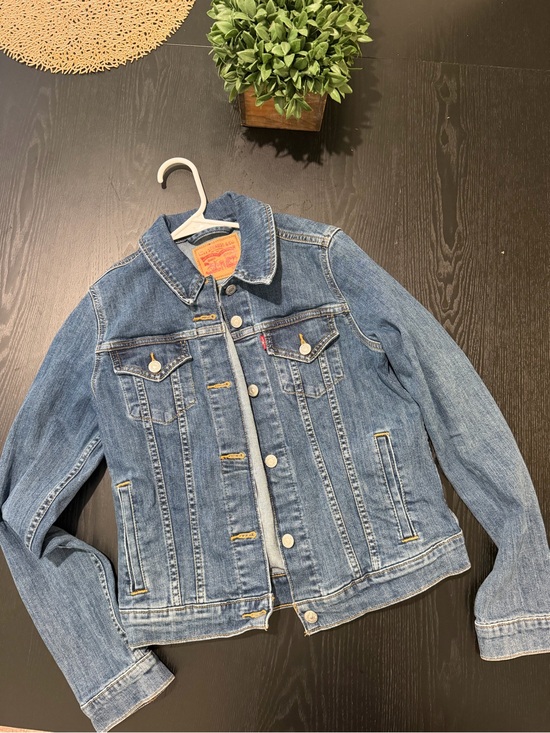 Levi's Jackets & Blazers - Levi's Women Medium Blue Denim Trucker Jacket